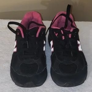 New Balance Big Kids/Women's 990 Black and Pink Sneaker - 7 Kids or 8 1/2 Women